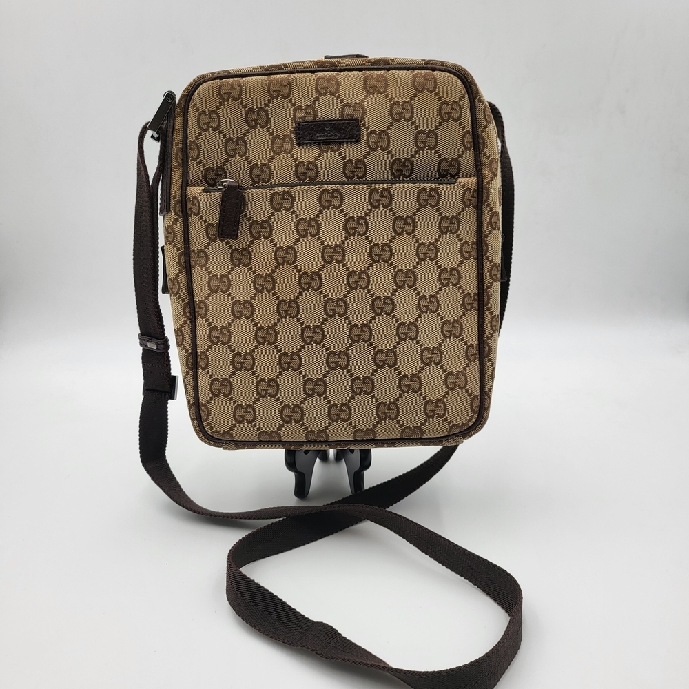 GUCCI GG Canvas Camera Shoulder Crossbody Bag..Authentic..